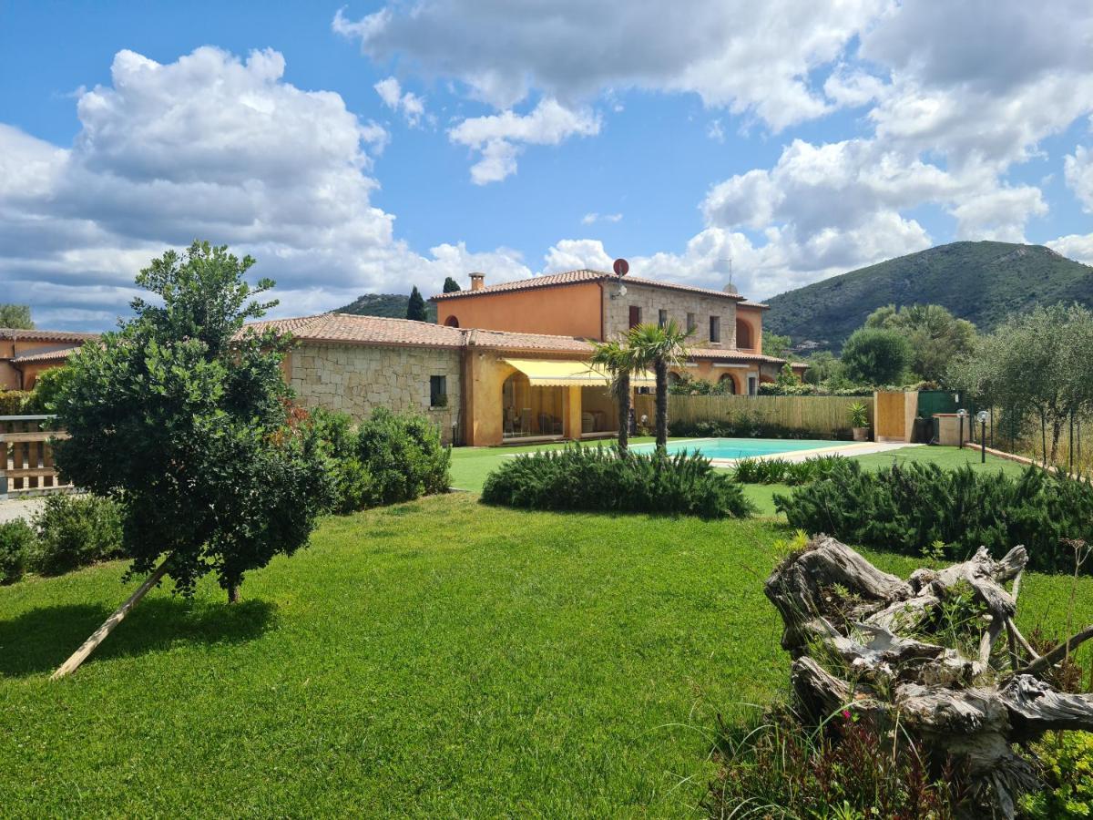 Villa Paola San Teodoro Con Piscina Privata Lu Lioni Exterior photo